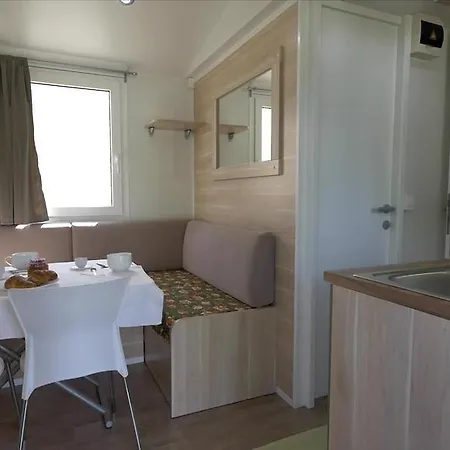 אתר קמפינג Parisi *
